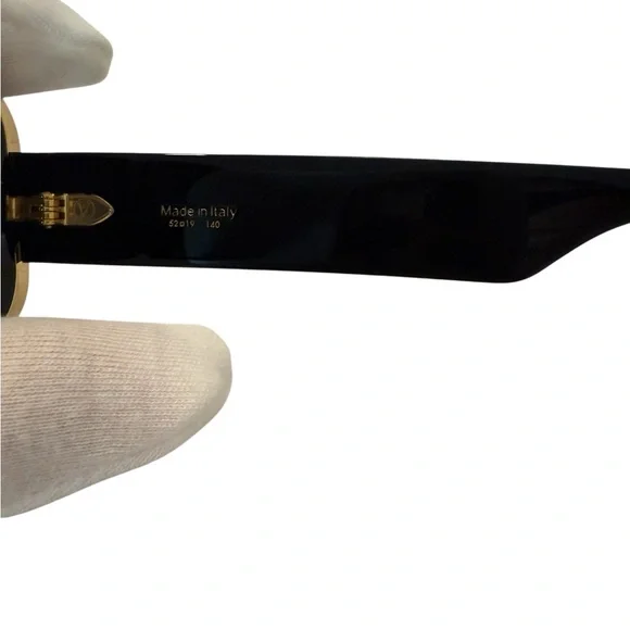 AUTHENTIC Louis Vuitton: Moon Rectangular Sunglasses 2022 - Picture 10 of 11